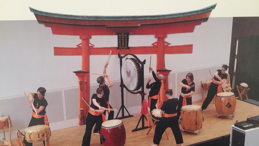 Wir bauen ein Torii für unser Japanfestival "Samurai Matsuri"