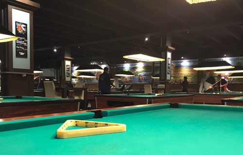 Lasst die Kugeln im Billardsaloon weiterrollen