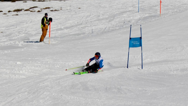 Trainingsmaterial (Stangen/Funk und Zeitmessung)