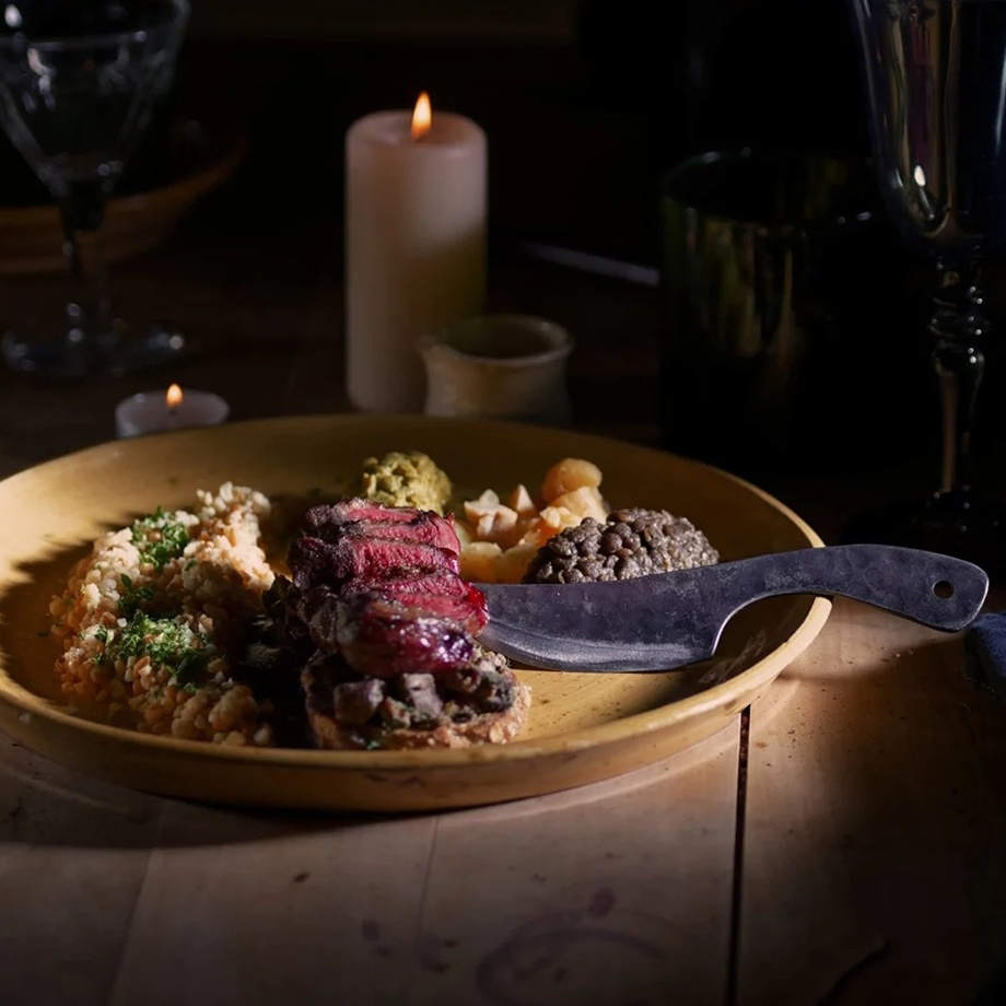 Repas médiéval en compagnie de 2 membres de la troupe pour max 4 personnes