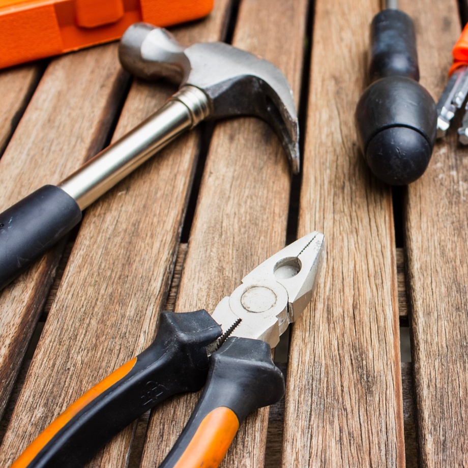 Mithilfe Renovationsarbeiten (Holz)