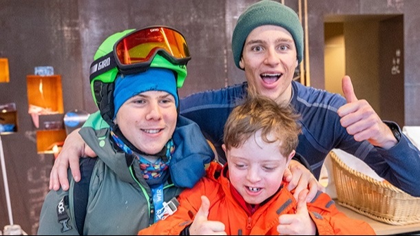 Le camp de sports de neige inclusif pour les enfants 2026