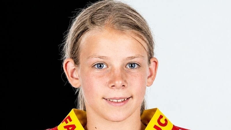 Enya reist ans PEE-WEE Turnier nach Kanada