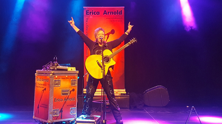 Sängerin - Musikerin - ERICA ARNOLD - Livemusik