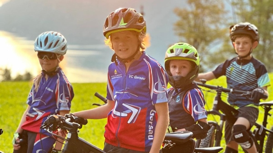 Bike-Tricots für die Jungbiker des Velo Club Gersau