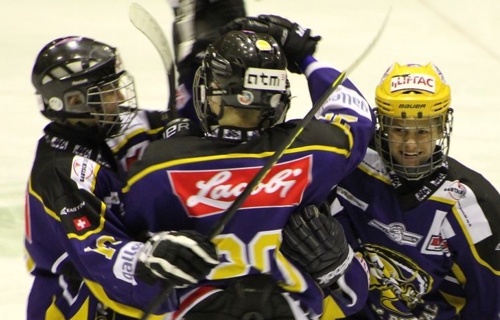 Neue Stulpen für den Eishockeynachwuchs im Rheintal