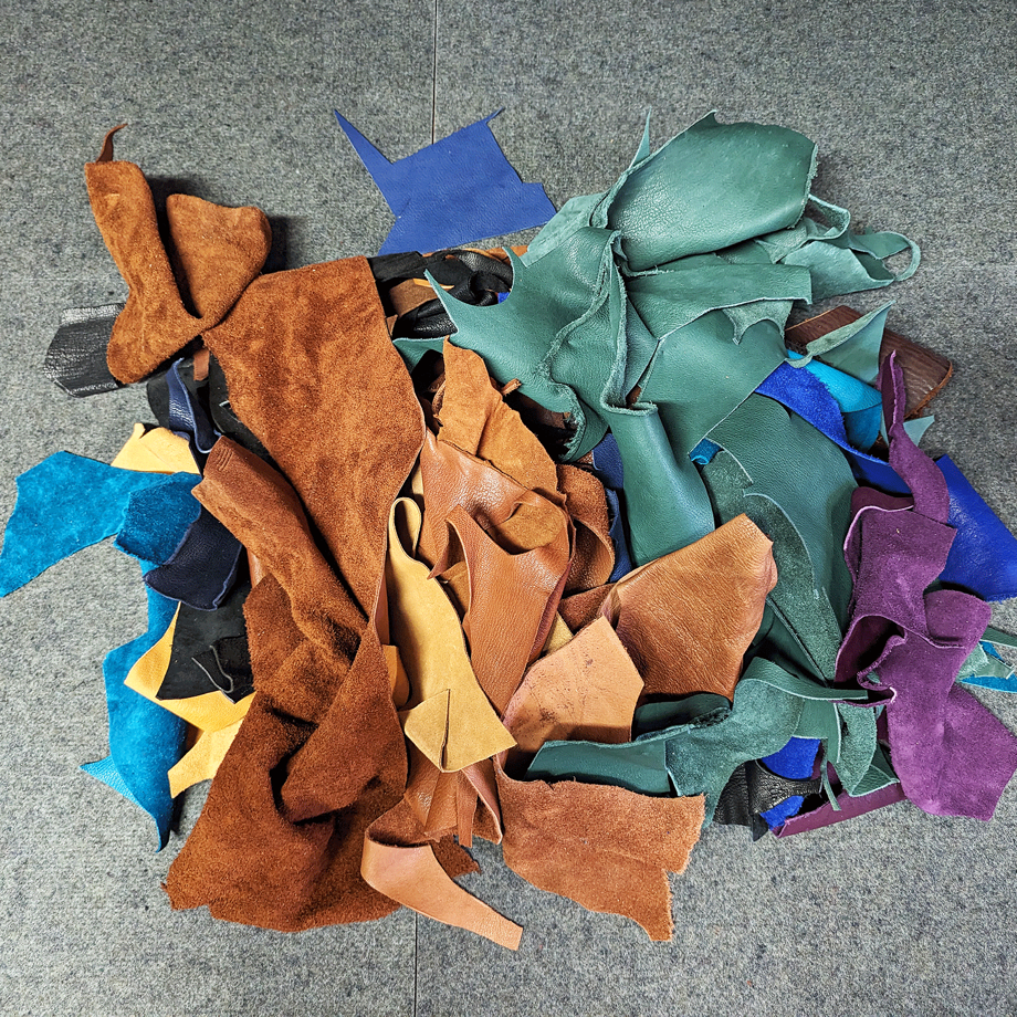 Lederreste und Nähzubehör für kreative Köpfe