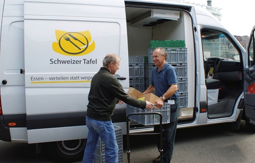 Tavola svizzera: Distribuire il cibo - alleviare la povertà