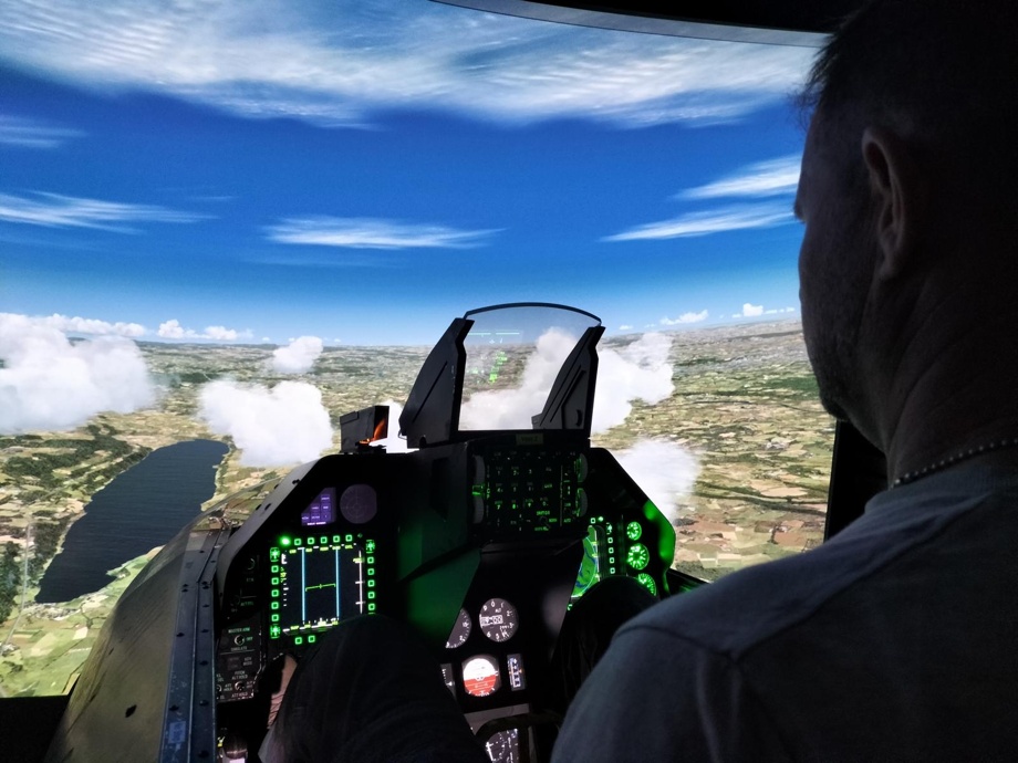 40 Minuten F-16-Simulator für zwei Personen