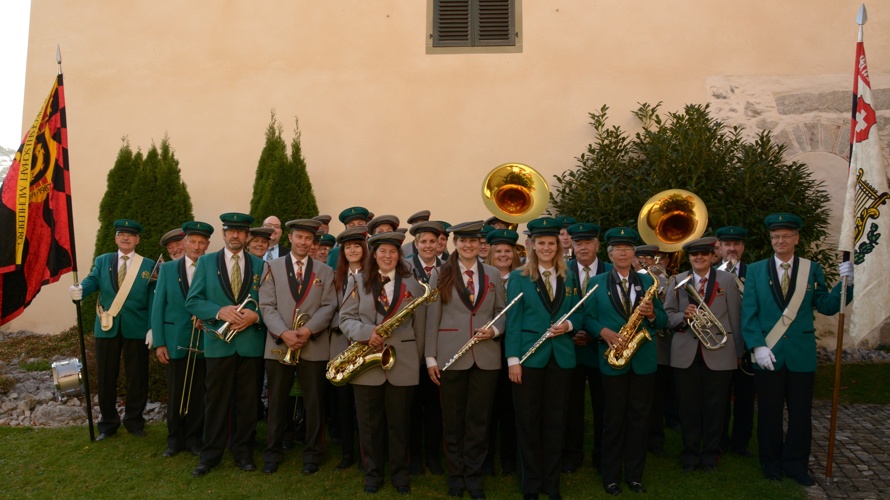 Neuuniformierung und Fahne 2019