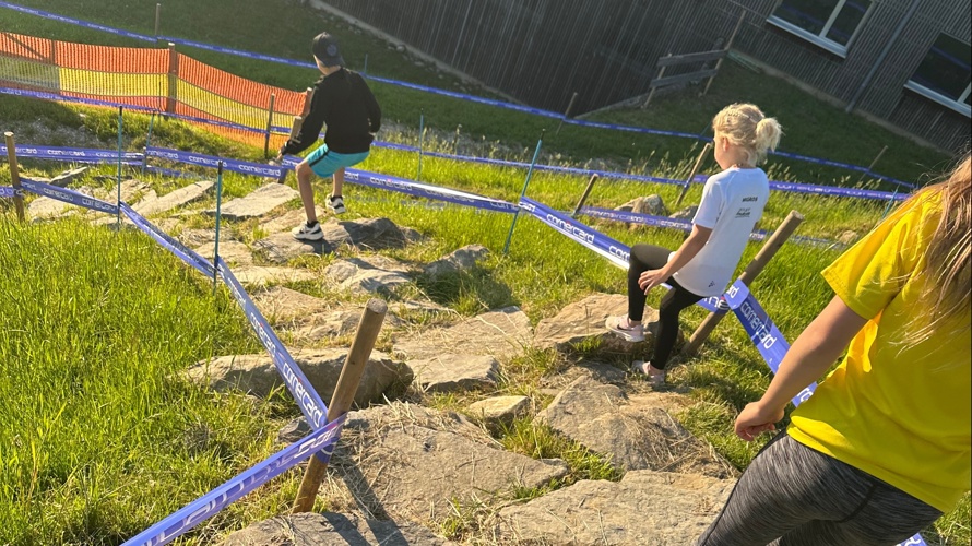 neues Wettkampf Shirts für verstärkte Zusammengehörigkeit