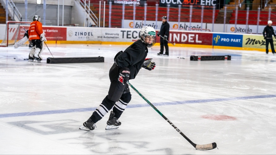 Janas Hockey-Traum – mit den Swiss Lady Hawks nach Kanada