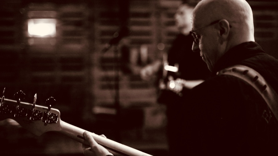 Komood - 2 Musik-Singles produzieren