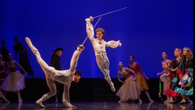 Spectacle de danse au théatre de Beaulieu par les jeunes danseurs
