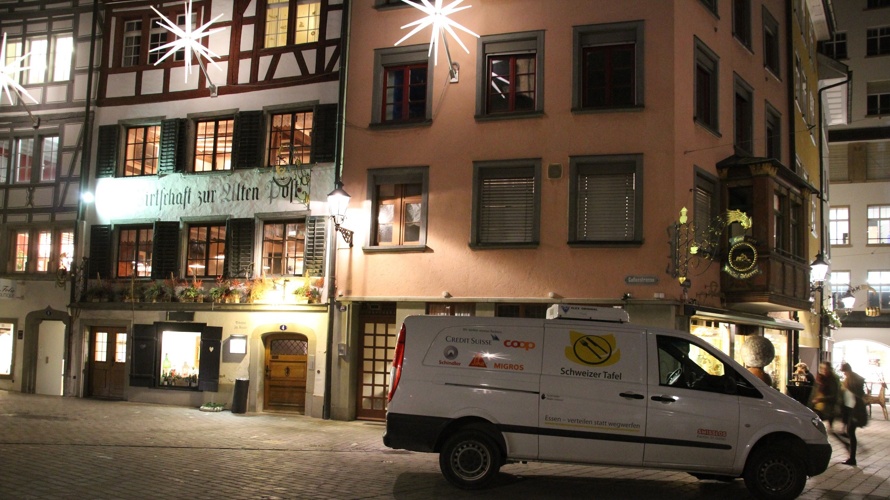 Schweizer Tafel: Essen verteilen - Armut lindern