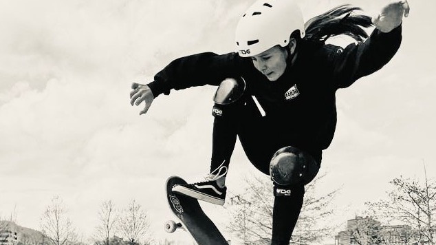 Snowboardgirl auf ihrem Weg an die Spitze unterstützen