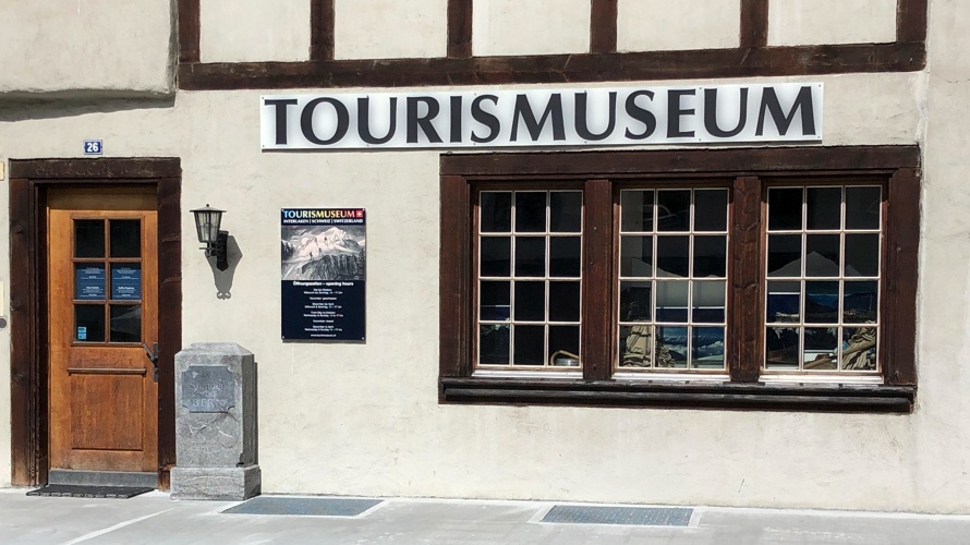 Goethe-Skulptur vor Tourismuseum