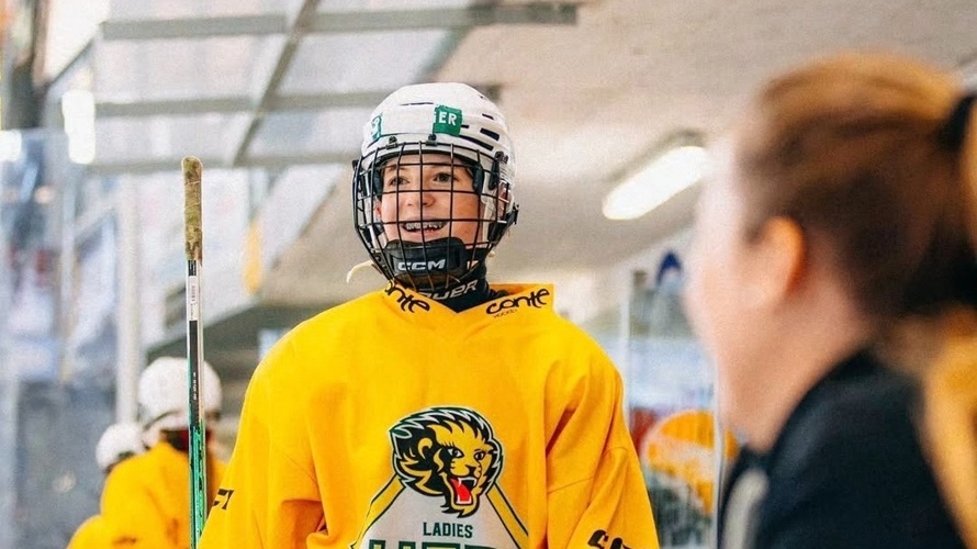 Janas Hockey-Traum – mit den Swiss Lady Hawks nach Kanada