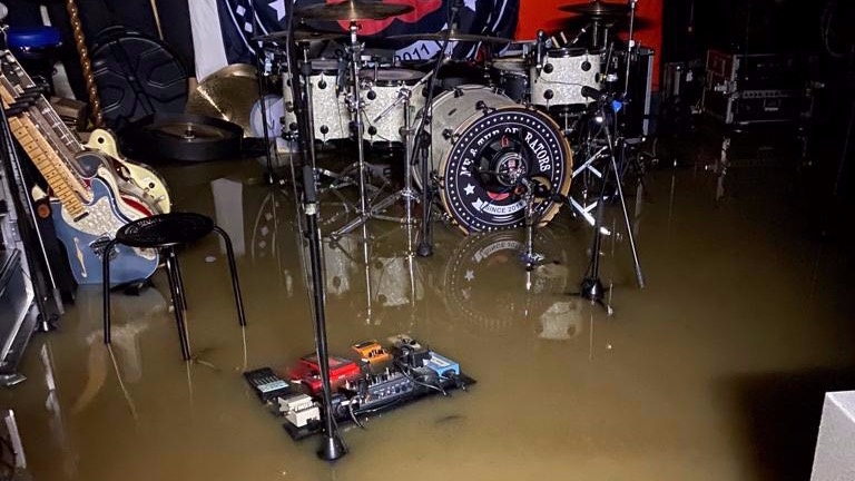 Wiederaufbau Bandlokal me & the operators