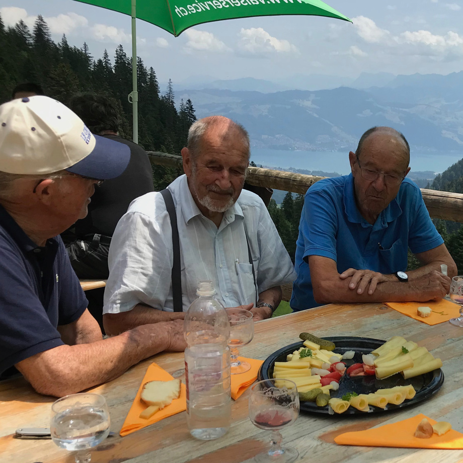 Zvieri an der unteren Bachalp inkl. Hin- und Rückfahrt