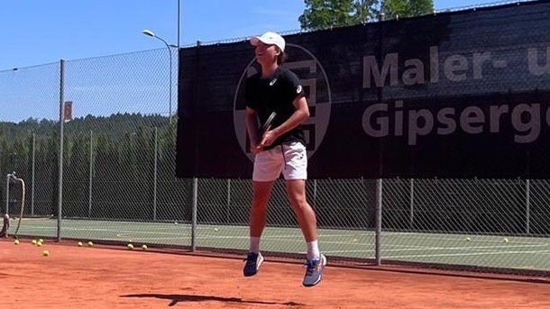 TENNIS: "Entdecke deine Stärke, mache sie zu deiner Waffe"