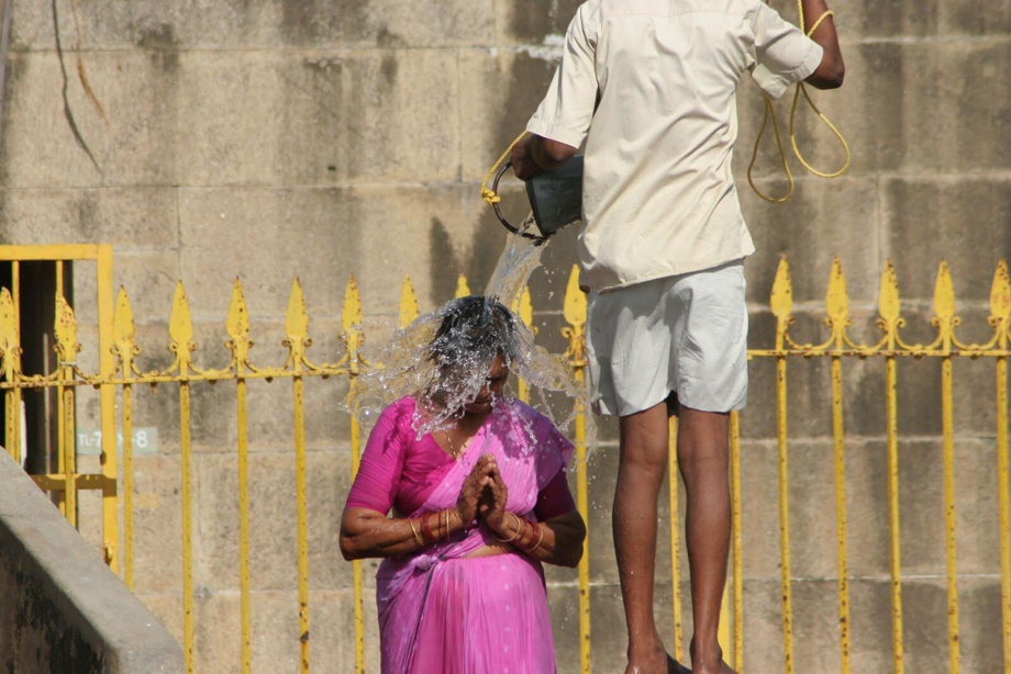 1 photo prise en Inde par Hindi Bazar + 1 Calligraphie de votre nom dans nos locaux + 1 cours de yoga privé + 1 massage