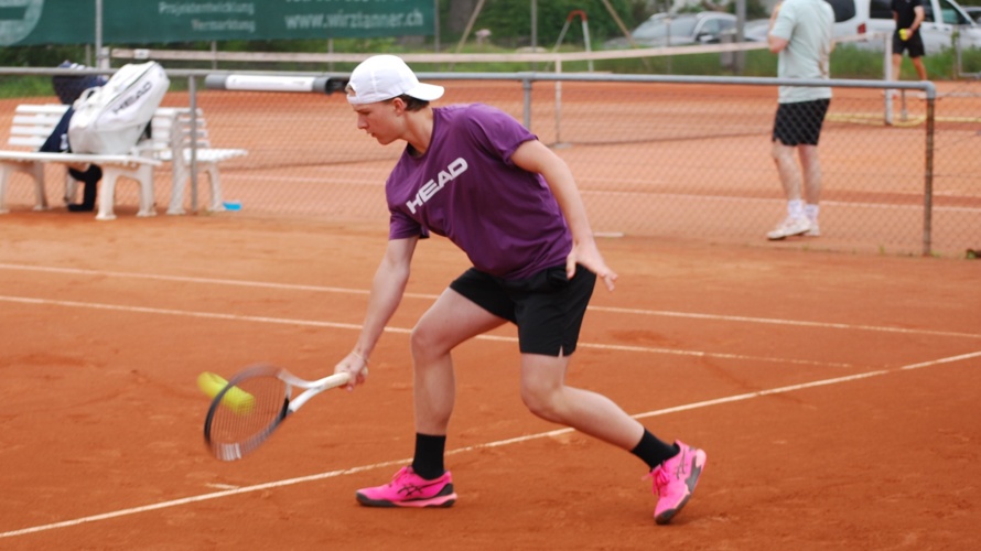 TENNIS: "Entdecke deine Stärke, mache sie zu deiner Waffe"