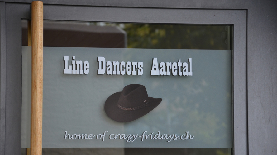 Tanzschulsterben? Wir wehren uns mit Händen und Füssen.............