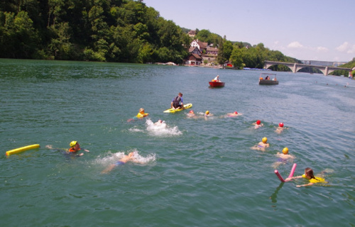 Schwimmen und Wassersicherheit im freien Gewässer