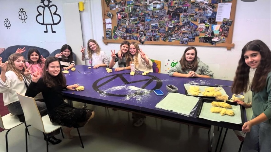 Ein neuer Tisch für unseren Blauringraum!