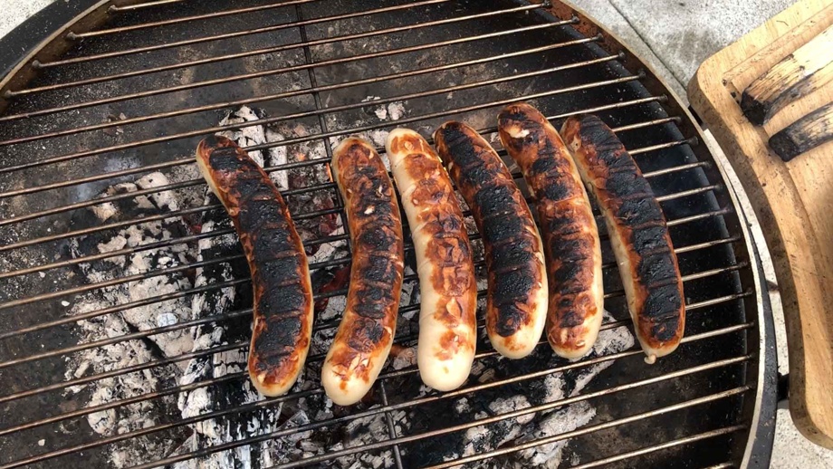 Bratwurst und Getränk