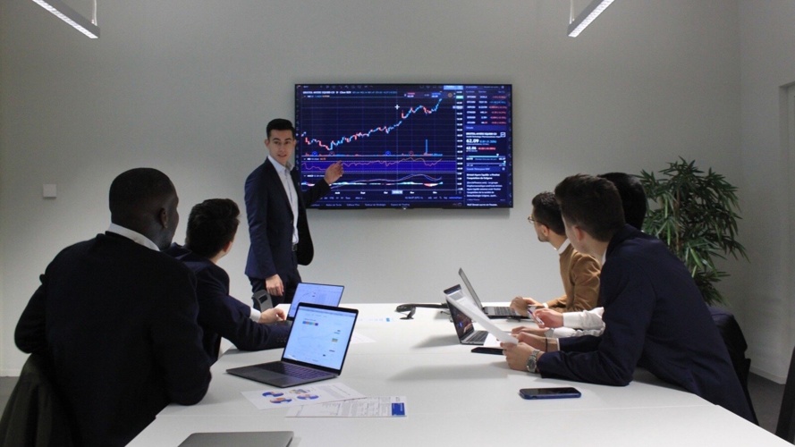 Investment Society Lausanne