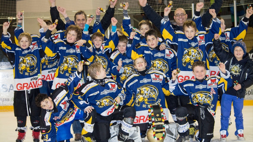 Neue Stulpen für den Eishockeynachwuchs im Rheintal