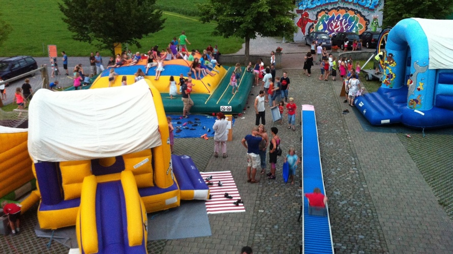 Kinderunterhaltung Hüpfburgen Rollenbahn