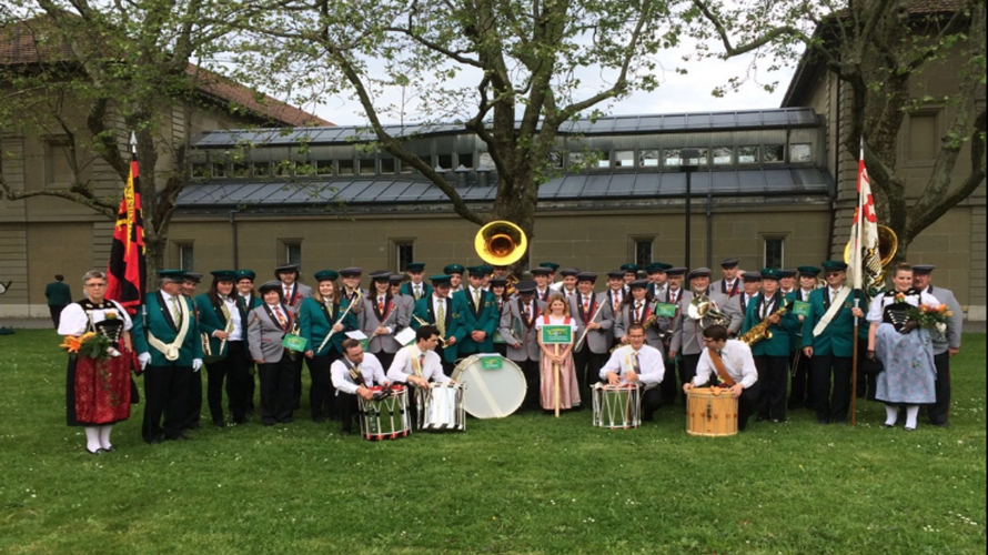 Neuuniformierung und Fahne 2019