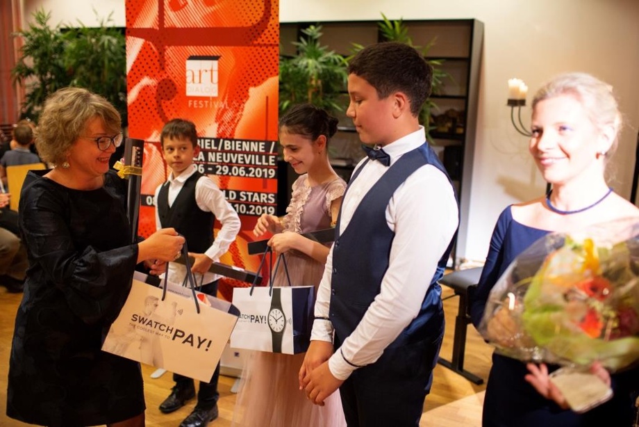 Prestige Festival Package: Tickets, Wein, Autogramme & Privatkonzert!