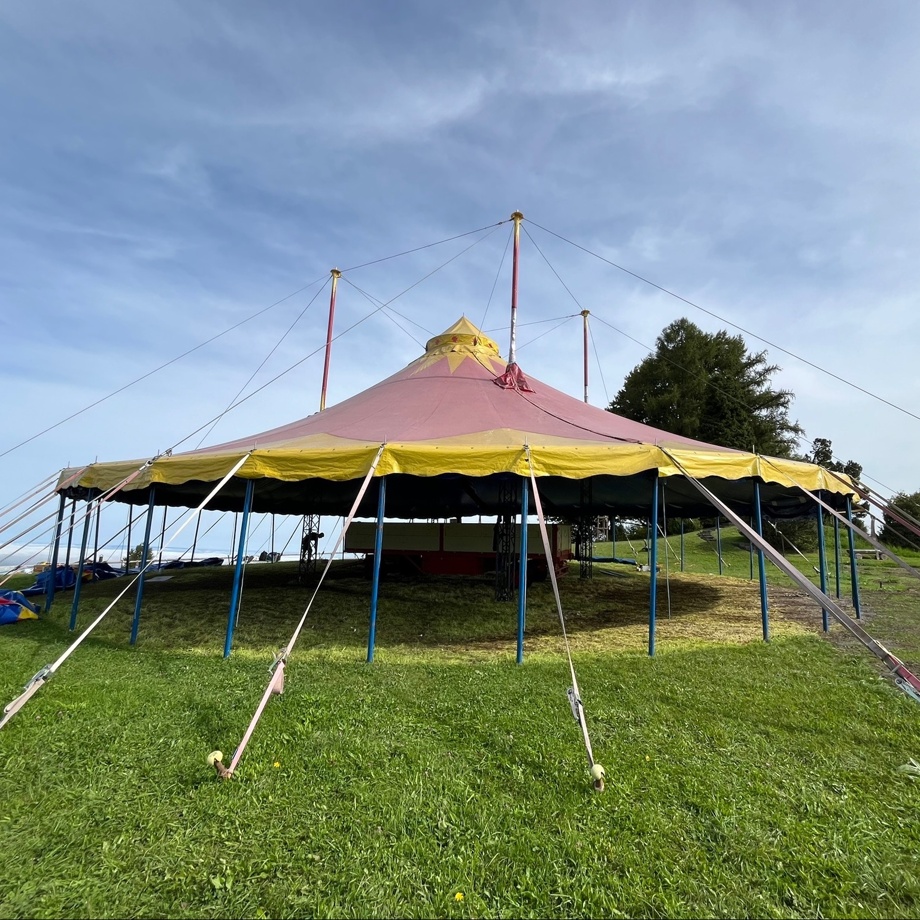 Helfer:in Zeltaufbau