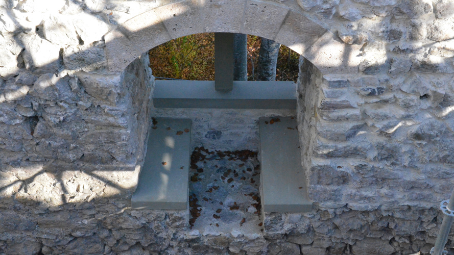 Rette die Süd- und Ostwand der Jagdburg