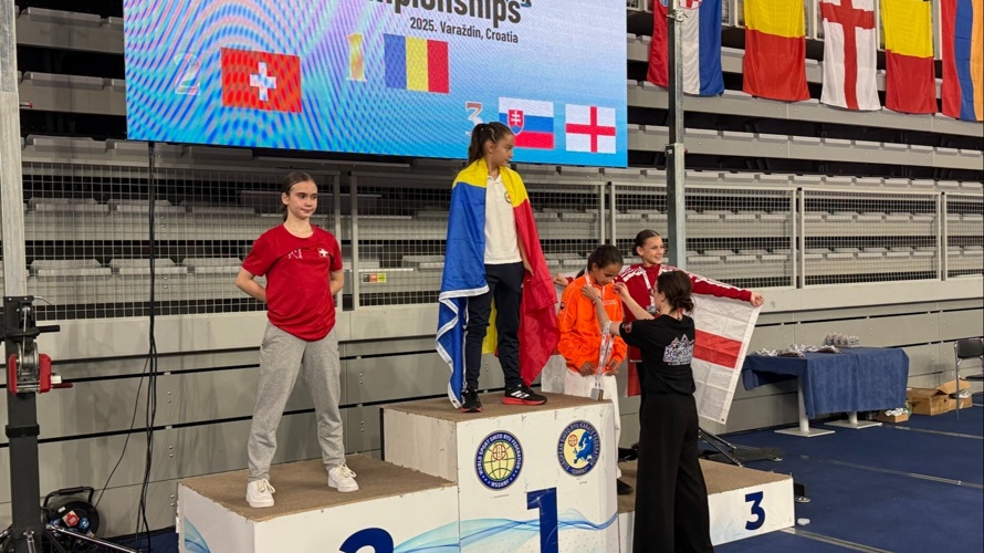 Werde Teil des Teams: Mia Sara Cajic auf internationaler Tour