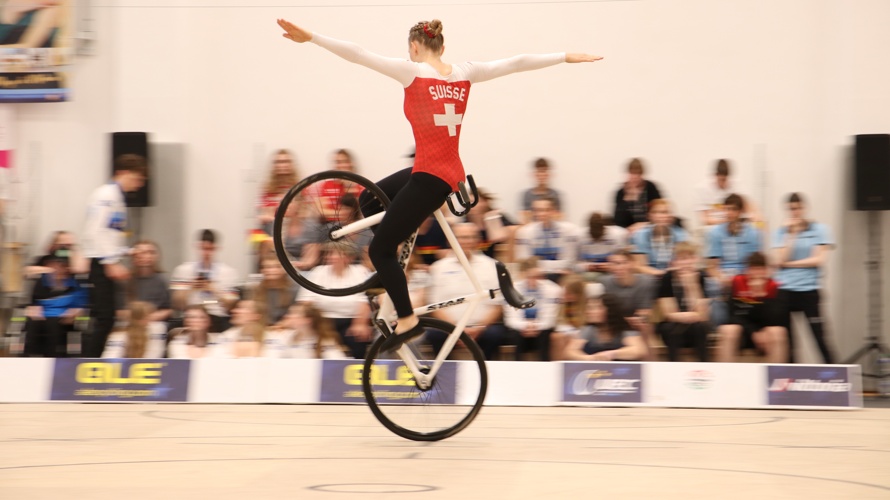 Neue Vereinskleidung für Kunstrad Baar