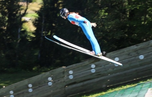 Elin Künzle - Skispringerin: Abheben in Engelberg