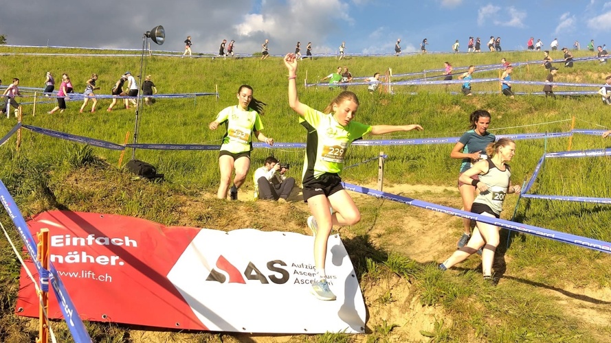 neues Wettkampf Shirts für verstärkte Zusammengehörigkeit