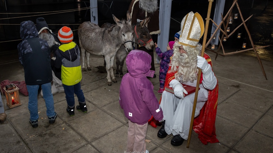 Helft uns, den Samichlaus neu einzukleiden!