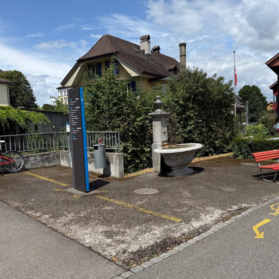 Hilf mit beim Belag aufspitzen am Vormittag (Donnerstag)