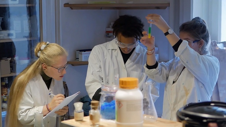 Die Atelierschule Zürich sammelt für neues Inventar