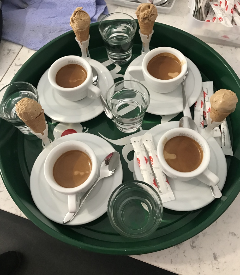 Kaffee oder alkoholfreies Getränk