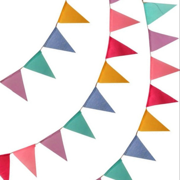 Initialen auf Wimpelkette