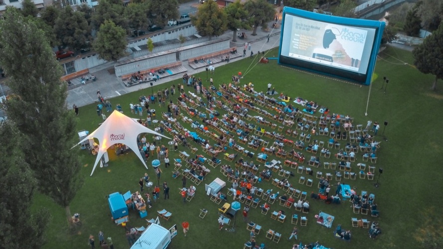 Leinwand fürs Marzili-Movie