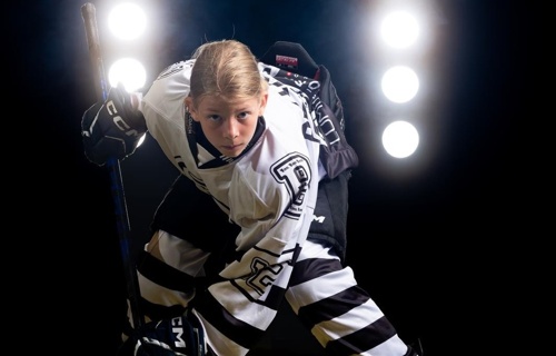 Enya reist ans PEE-WEE Turnier nach Kanada