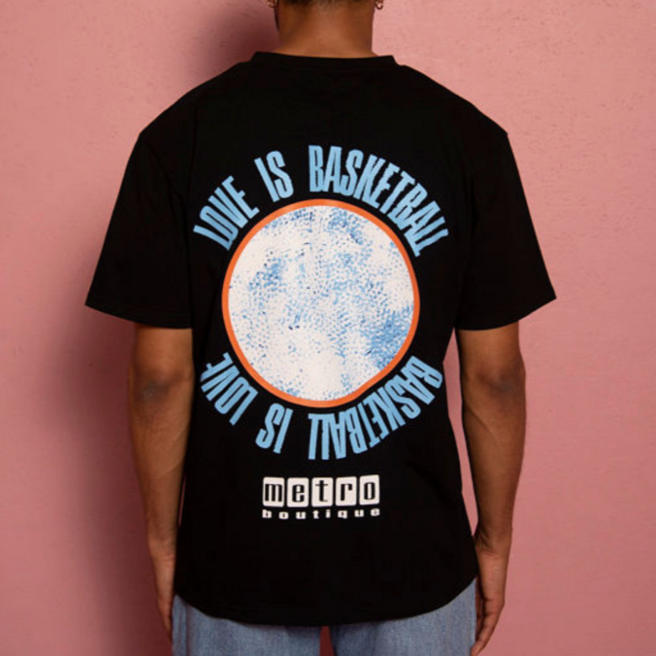 T-shirt Love is basketball